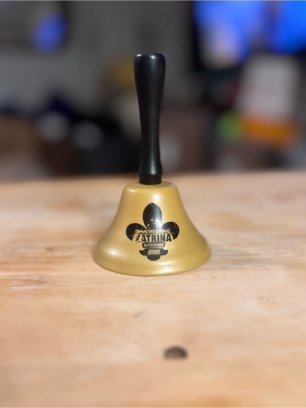 Hurricane Katrina
Remembrance Hand Bell
2006 Gold Metal Black
Handle Small
